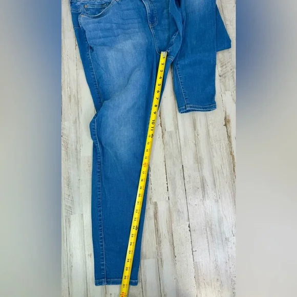 Torrid Jeans Women's Size 22T Blue High-Rise Bombshell Skinny Denim 31" Inseam - Picture 8 of 11